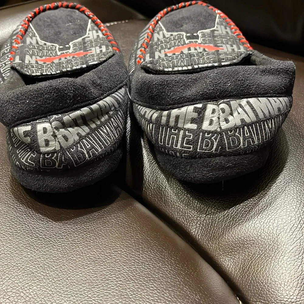 NEWTHE BATMAN Slippers size 5 Boys